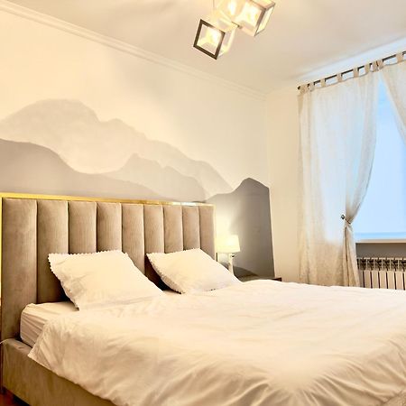 Двушка Около Академии Scandinavian Style Atyraū Exterior foto