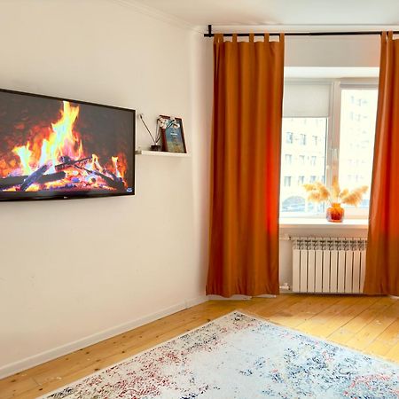 Двушка Около Академии Scandinavian Style Atyraū Exterior foto